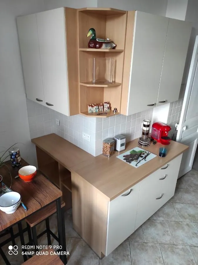 Pretty And Quiet Top Floor 2 Bedroom Flat In The Port Area Of 니스