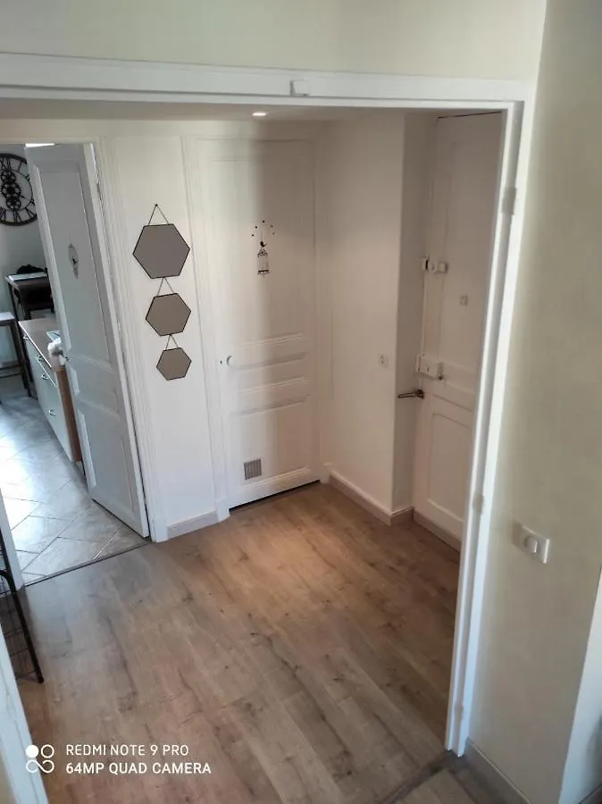 아파트 Pretty And Quiet Top Floor 2 Bedroom Flat In The Port Area Of 니스 프랑스