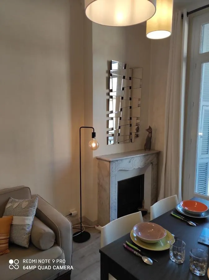 아파트 Pretty And Quiet Top Floor 2 Bedroom Flat In The Port Area Of 니스