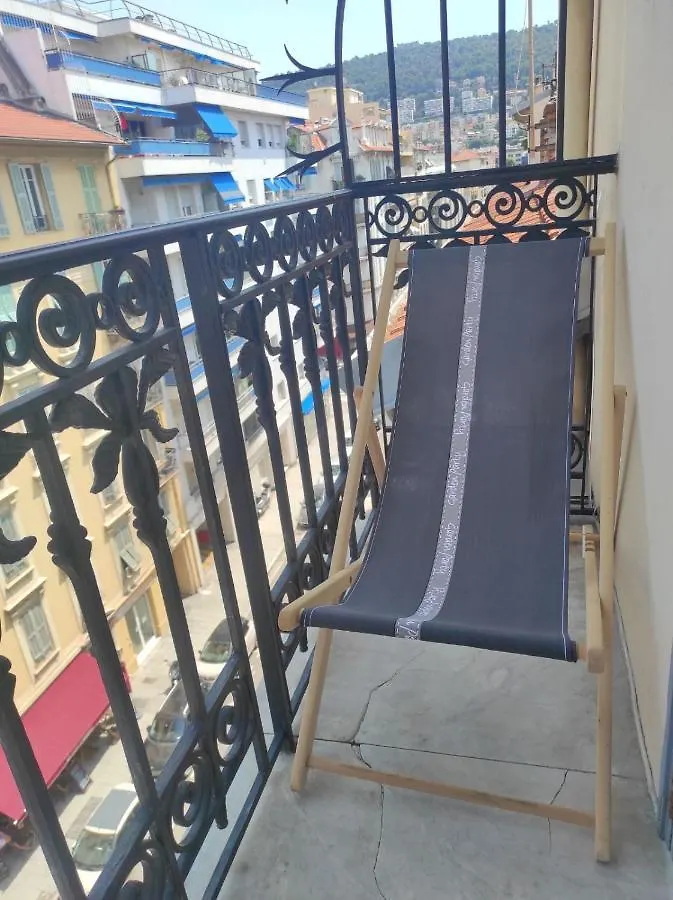 Pretty And Quiet Top Floor 2 Bedroom Flat In The Port Area Of 니스 0*,
